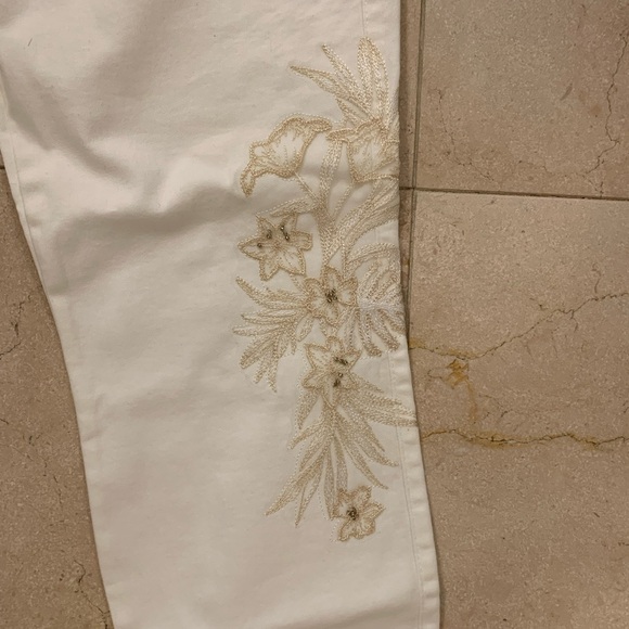 White House Black Market High Rise Skinny Jean with Embroidery, size 14 - Picture 3 of 8